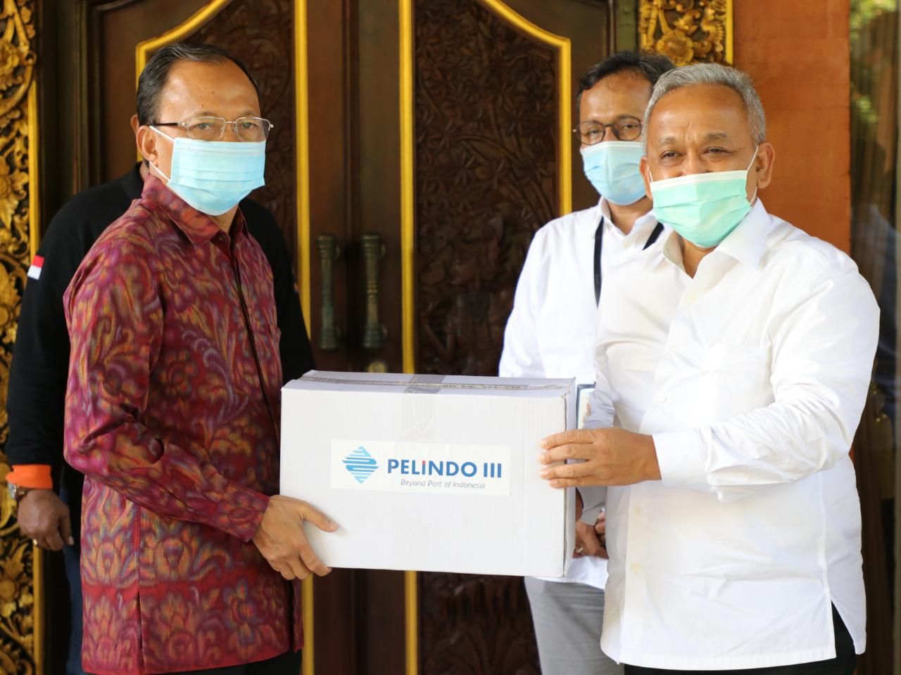 podiumnews.com-Gubernur Koster Terima Lima Ribu Paket Penyaluran Bantuan PT Pelindo III